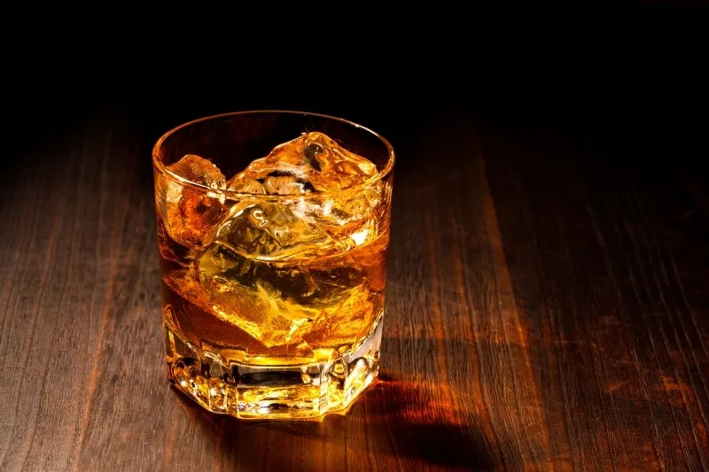 お酒と音が奏でる至福のひと時をお届け